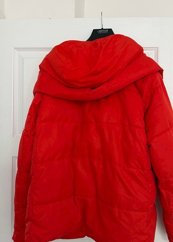 Kırmızı Düğmeli Kadın Mont - Görsel 2