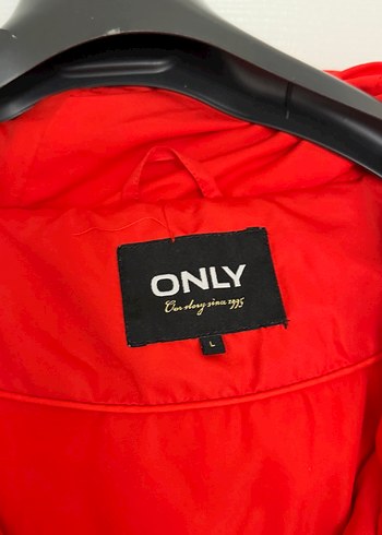 Kırmızı Düğmeli Kadın Mont - Görsel 3