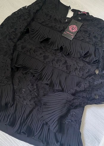 Uzun Kollu Siyah Fırfırlı Bluz - Görsel 3