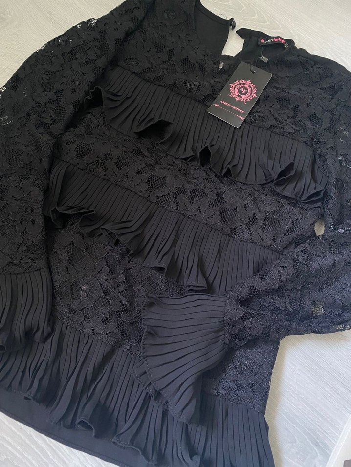 Uzun Kollu Siyah Fırfırlı Bluz - Görsel 3