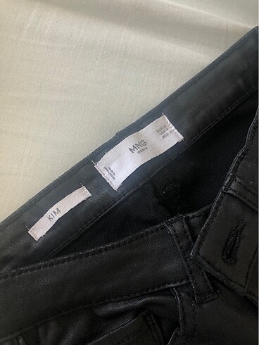 Mango Mango deri görünüm pantolon
