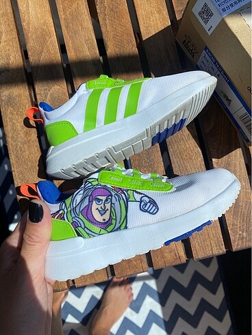 25 Beden çeşitli Renk Adidas Disney toy story