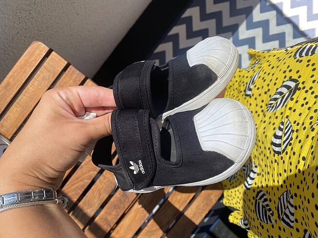 25 Beden siyah Renk Adidas superstar 360 sandalet