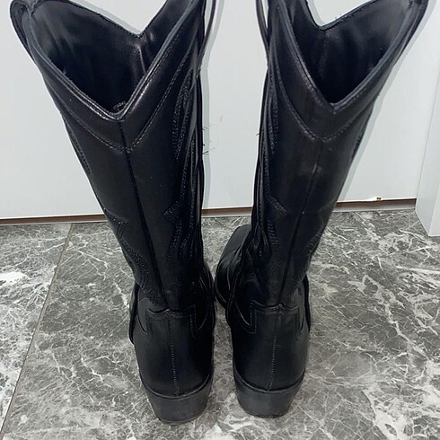 37 Beden siyah Renk Stradivarius Kovboy Çizme