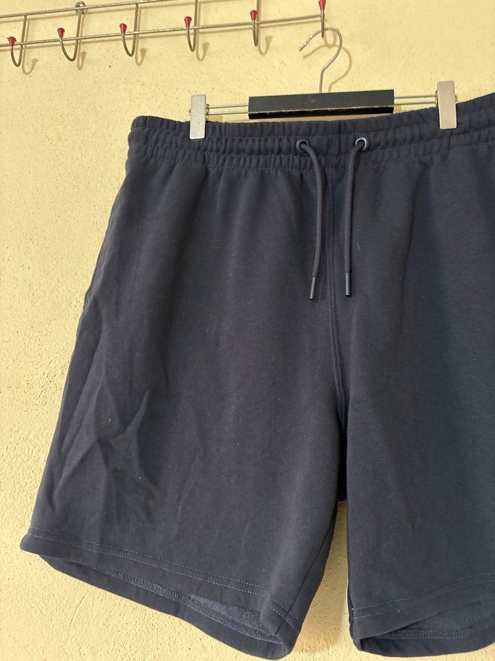 Erkek Gri Midi Rahat Kesim Şort - Görsel 3