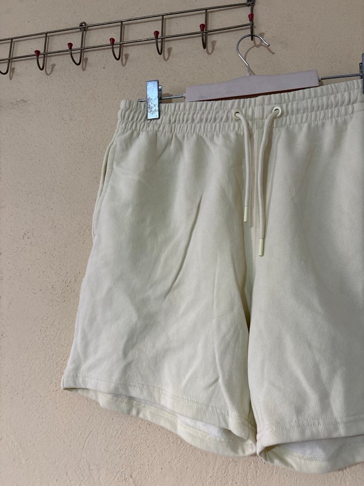 Beyaz Pamuklu Rahat Mini Şort - Görsel 3