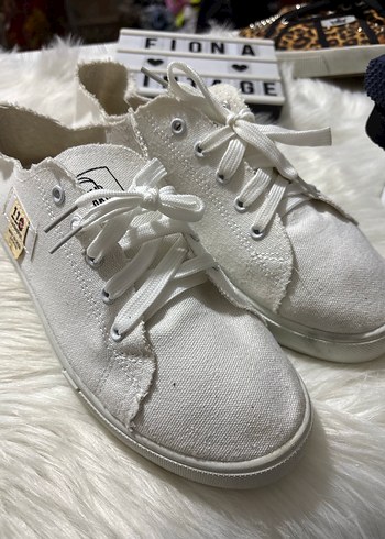 Beyaz Minimalist Kadın Spor Ayakkabı - Görsel 3