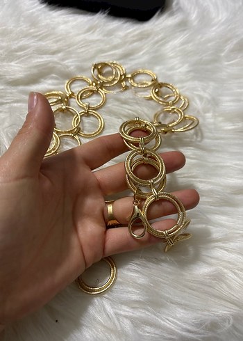 Zincir Detaylı Parlak Altın kemer - Görsel 5