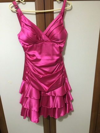 Pembe Elbise