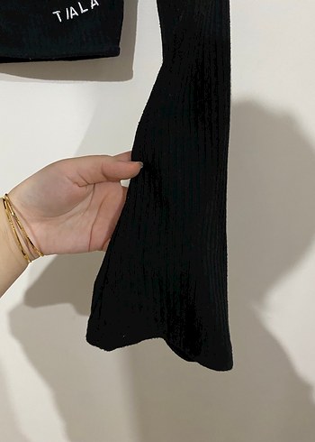 Siyah V Yaka Piliseli Kadın Bluz - Görsel 4