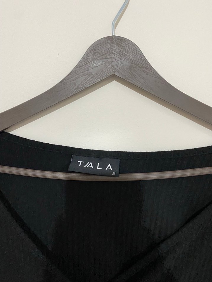 Siyah V Yaka Piliseli Kadın Bluz - Görsel 3