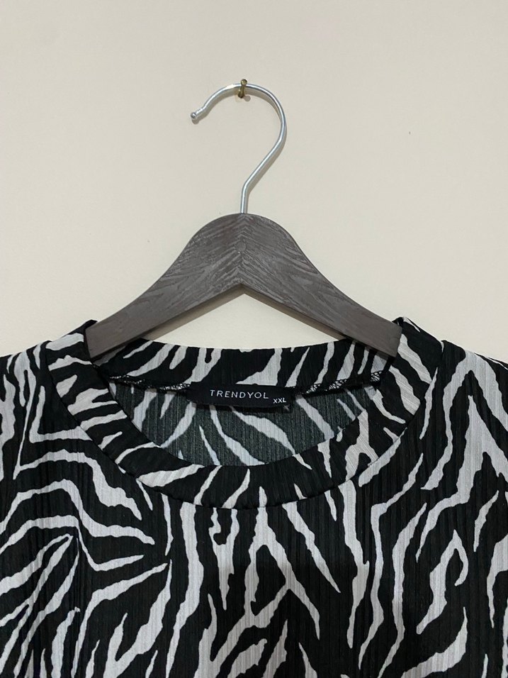 Zebra Desenli Siyah Gri Crop Top - Görsel 2