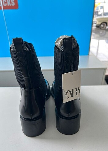38 Beden siyah Renk Zara çizme 