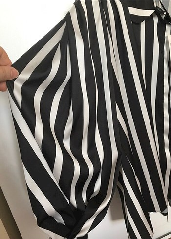 Kadın Siyah Çizgili Kısa Gömlek - Görsel 3