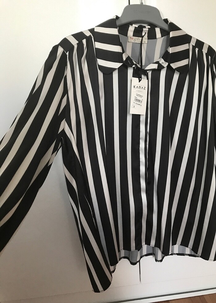 Çok şık gömlek siyah beyaz karpuz kol yeni etiketli boyun fularl - Görsel 5