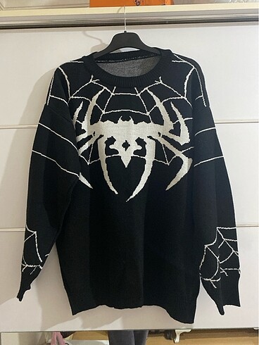 Bershka Örümcek desenli kazak