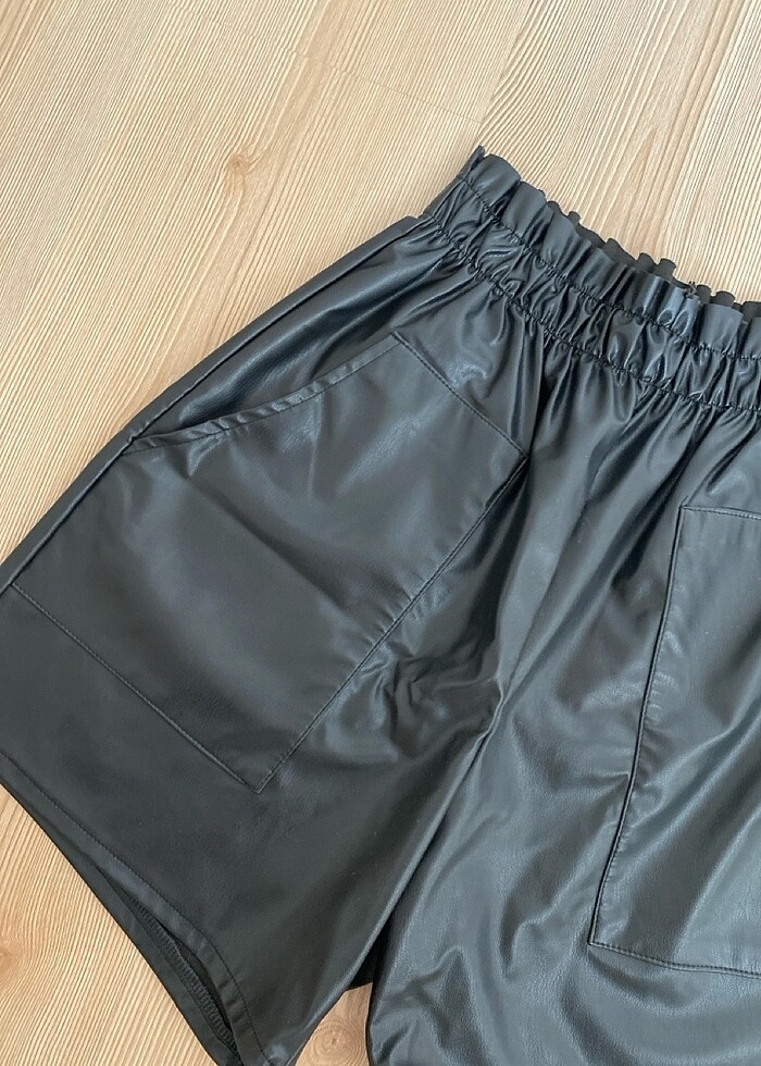 Siyah deri şort - Görsel 2