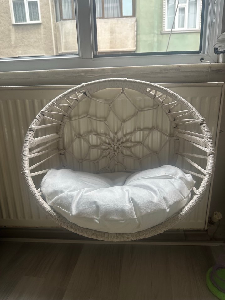 Beyaz Örgü Tasarımlı Kedi Yatağı - Görsel 2