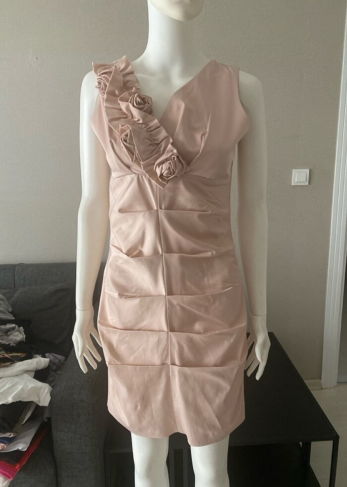 çiçek buketi detaylı pembe abiye - Görsel 2