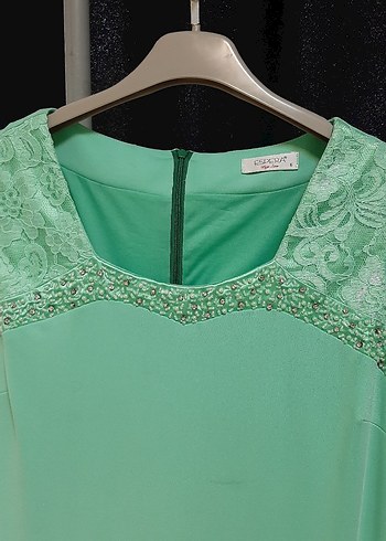 Zara Yeşil Dantel Detaylı Mini Bluz