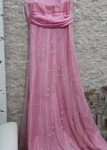l Beden İşlemeli Pembe Uzun Straplez Abiye