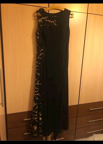 Siyah Nakışlı Uzun Gotik Abiye Elbise