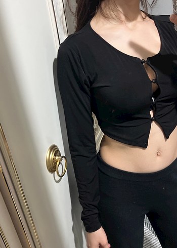 Siyah V Yaka Düğmeli Kız Bolero - Görsel 2