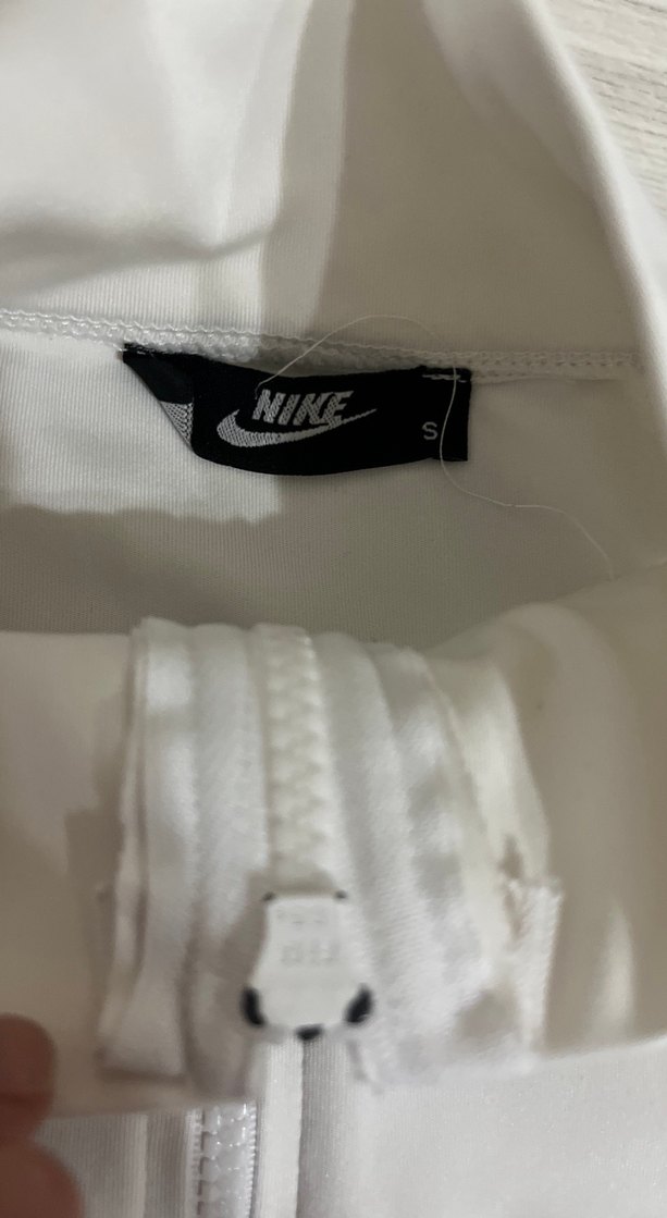 Nike Beyaz Yüksek Yakalı Fermuarlı Kolsuz Yelek - Görsel 2