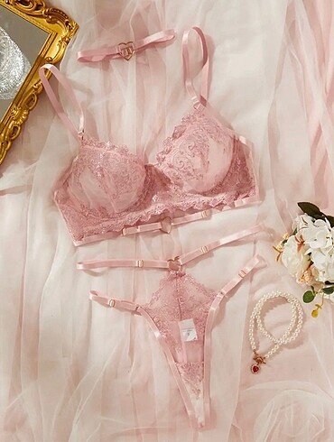 Pembe İç Çamaşırı Takımı