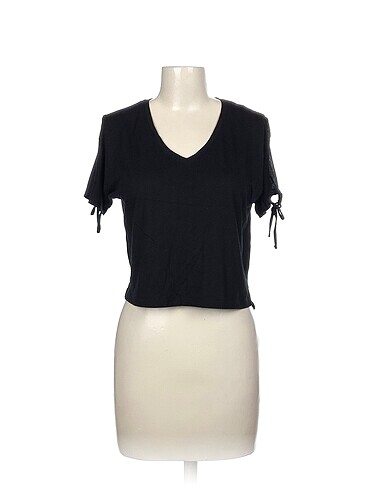 Bershka T-shirt %70 İndirimli.