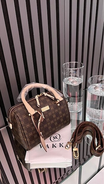 VAKKO SPEEDY 21cm monogram canta