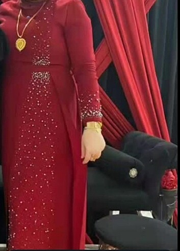 Kırmız krep abiye tasli