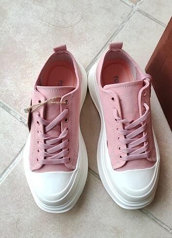 Fabrika yüksek tabanli sneakers 38