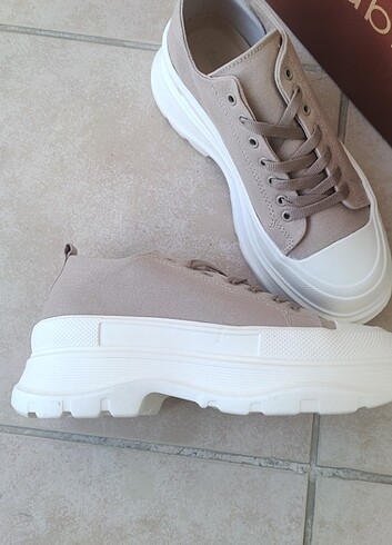 40 Beden Fabrika yüksek tabanli sneakers 40 numara