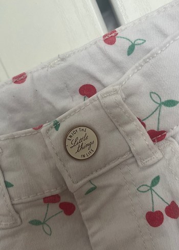 Nakışlı Beyaz Kız Şort - Görsel 3