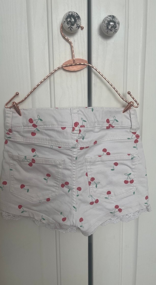 Nakışlı Beyaz Kız Şort - Görsel 4
