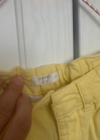 Kız Çocuk Sarı Keten Kemerli Şort - Görsel 3