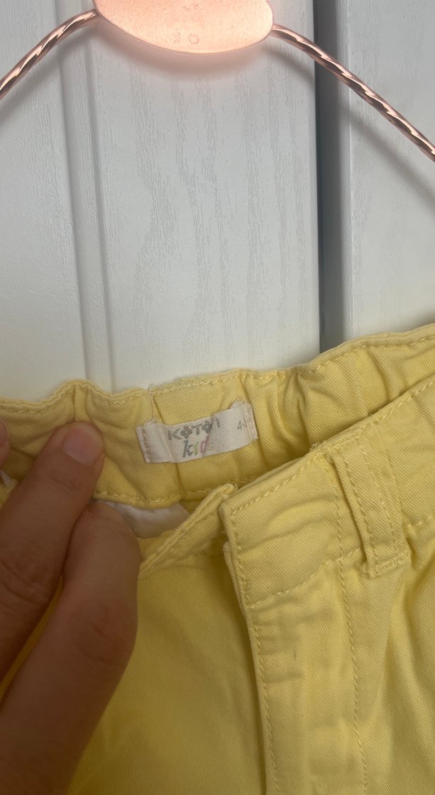 Kız Çocuk Sarı Keten Kemerli Şort - Görsel 3