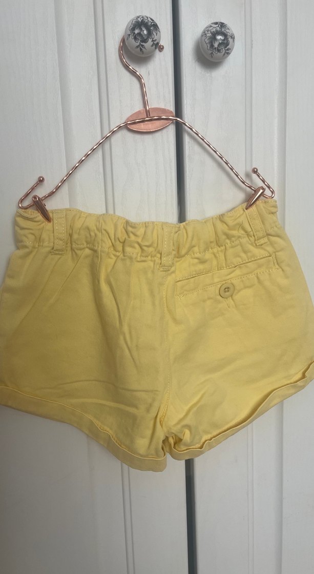 Kız Çocuk Sarı Keten Kemerli Şort - Görsel 4