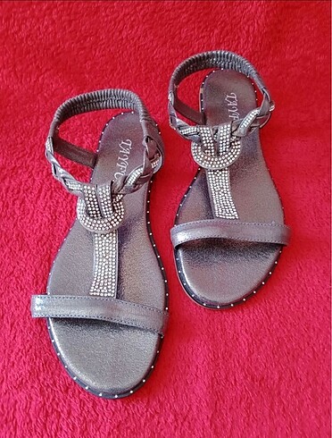 Taşlı sıfır sandalet