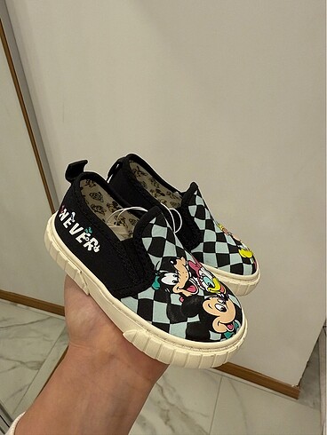22 Beden Zara disney desenli ayakkabı