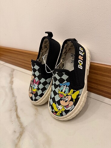 22 Beden çeşitli Renk Zara disney desenli ayakkabı