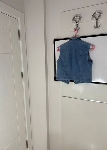 Dantel Detaylı Kolsuz Mavi Denim Ceket - Görsel 7