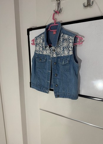 Dantel Detaylı Kolsuz Mavi Denim Ceket - Görsel 3