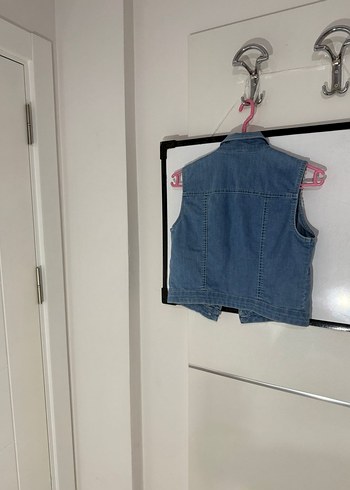 Dantel Detaylı Kolsuz Mavi Denim Ceket - Görsel 6