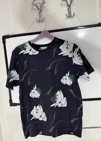 Siyah Çiçek Desenli Kısa Kollu Erkek Tişört - Görsel 2