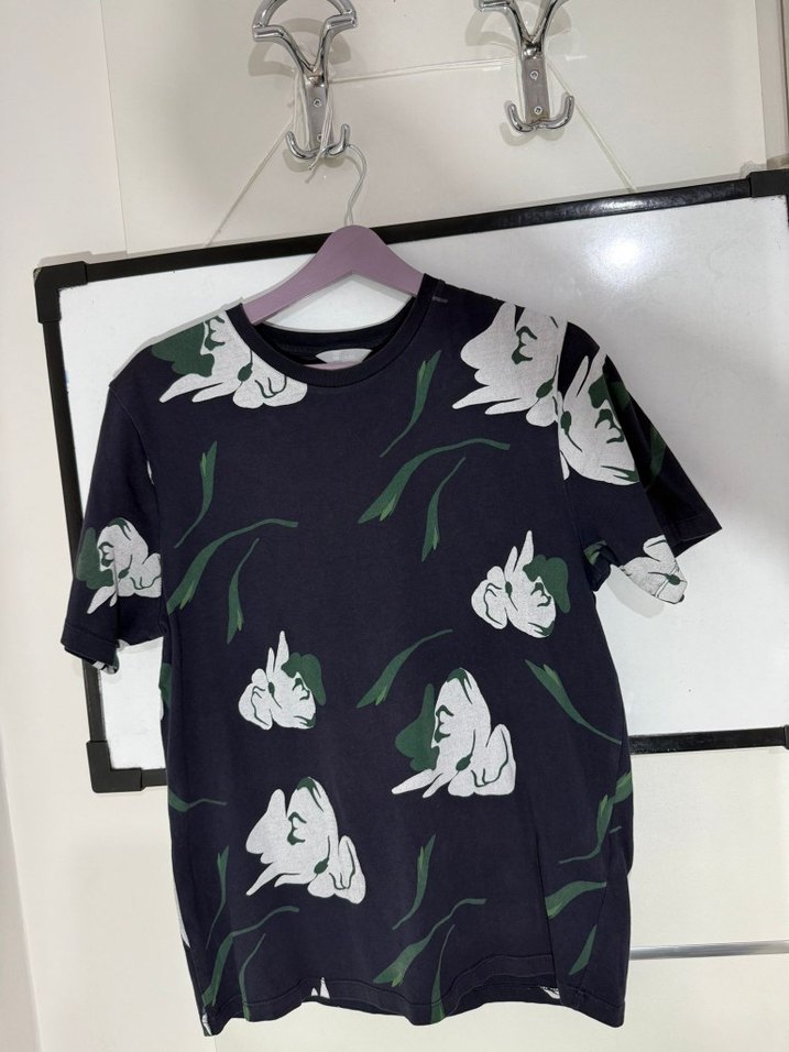 Siyah Çiçek Desenli Kısa Kollu Erkek Tişört - Görsel 2