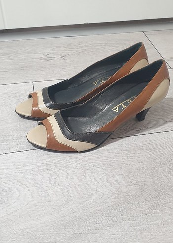 Bej Kadın Dolgu Topuk Klasik Ayakkabı - Görsel 2