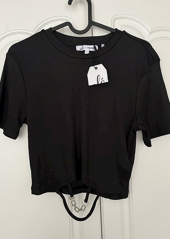 Koton Siyah Kısa Kollu Crop Top Metal Aksesuar - Görsel 5