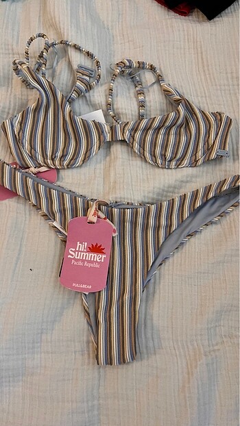 simli etiketli bikini takımı